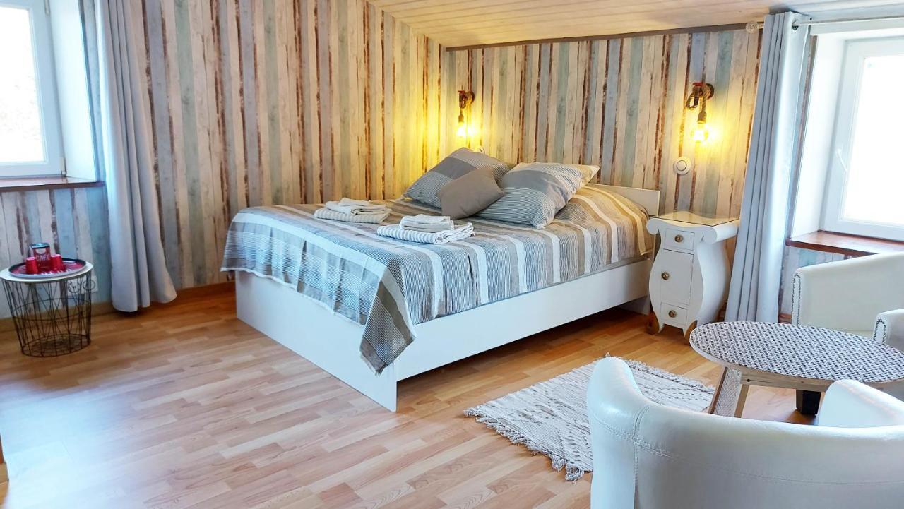Bed and Breakfast Moulin De Mauzac Saint-Just-Luzac Экстерьер фото