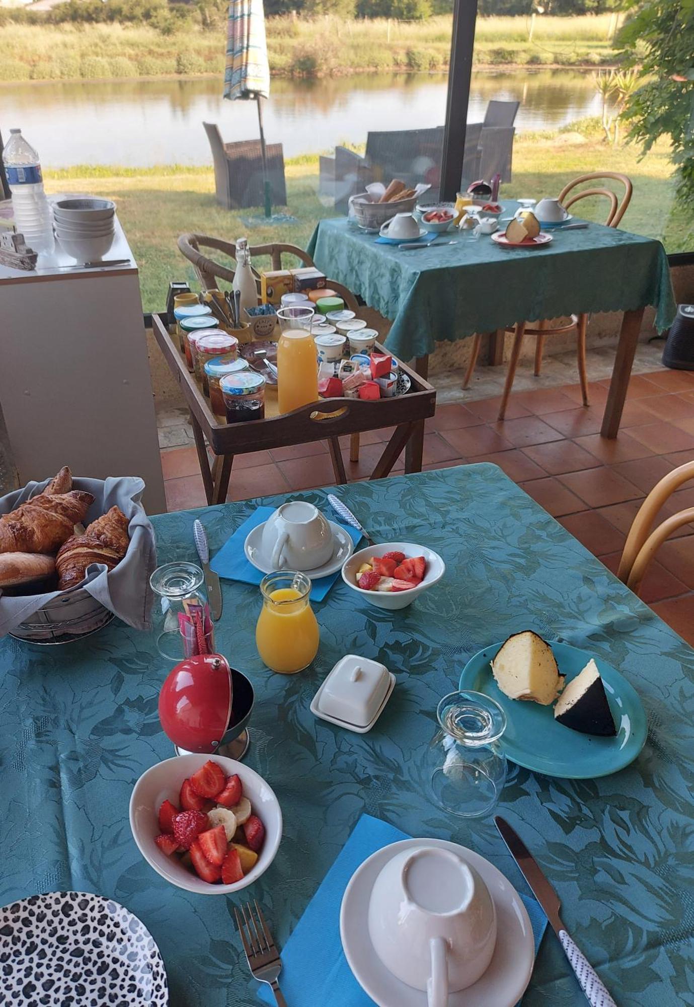 Bed and Breakfast Moulin De Mauzac Saint-Just-Luzac Экстерьер фото
